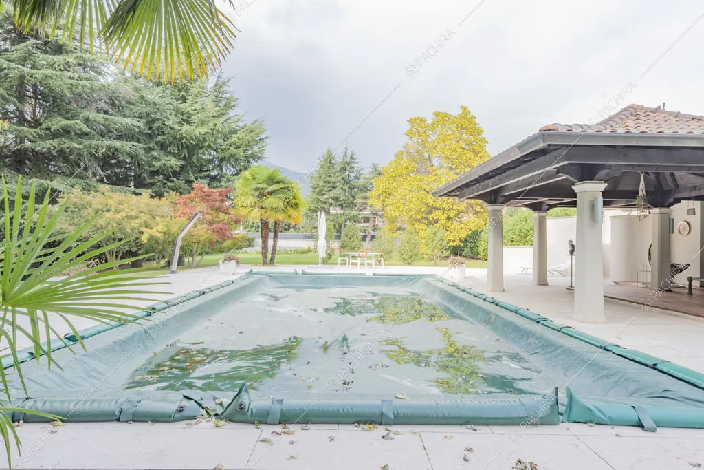 Piscina della villa Bris, location in stile contemporaneo a Torino