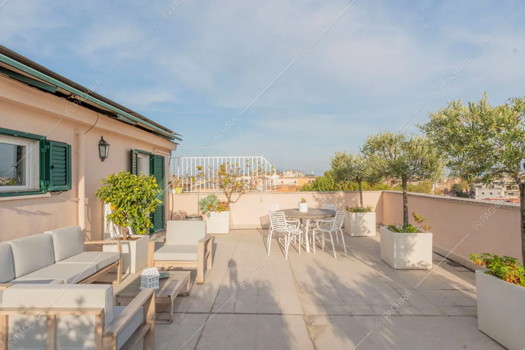 Terrazza dell'attico Elbrus, location in stile contemporaneo a Roma