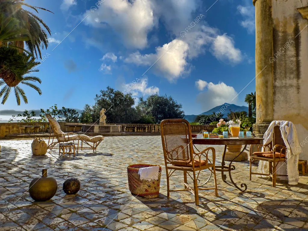 Terrazza con vista sul mare della villa Tanami, location in stile classico a Palermo