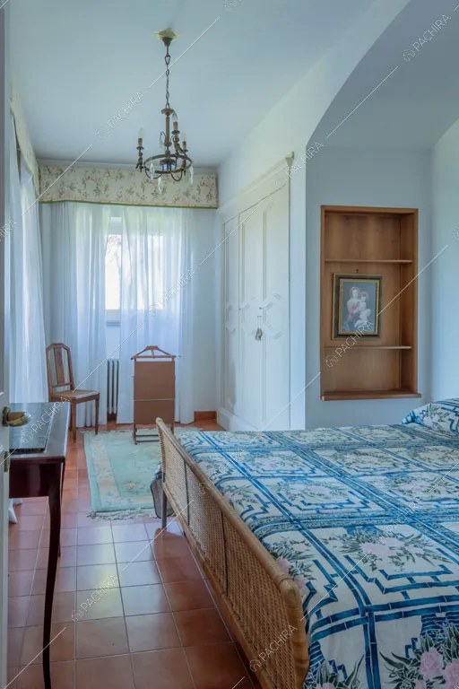 Camera da letto della dimora storica Logan, location in stile classico a Roma
