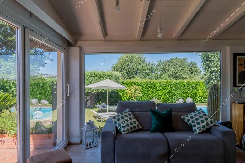 Veranda della villa Cassava, location in stile contemporaneo a Roma
