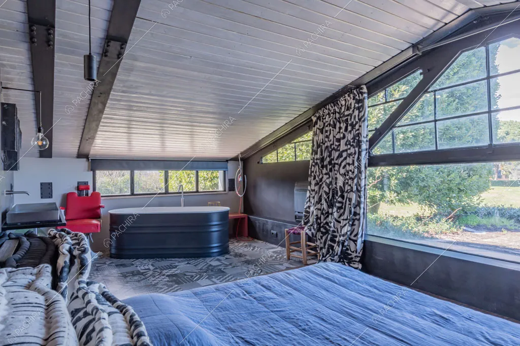 Camera da letto matrimoniale della location Seine, loft in stile industriale a Roma