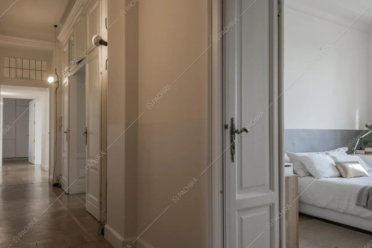 Vista sulla camera da letto dal corridoio