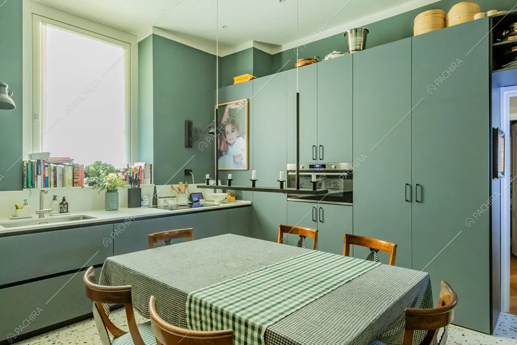 Cucina dell'appartamento Don, location in stile contemporaneo a Milano