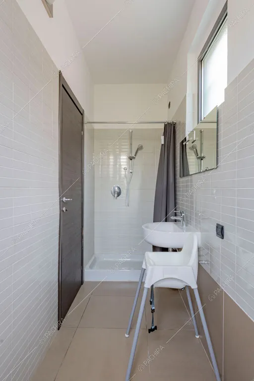Bagno della villa Darling, location in stile contemporaneo a Monza