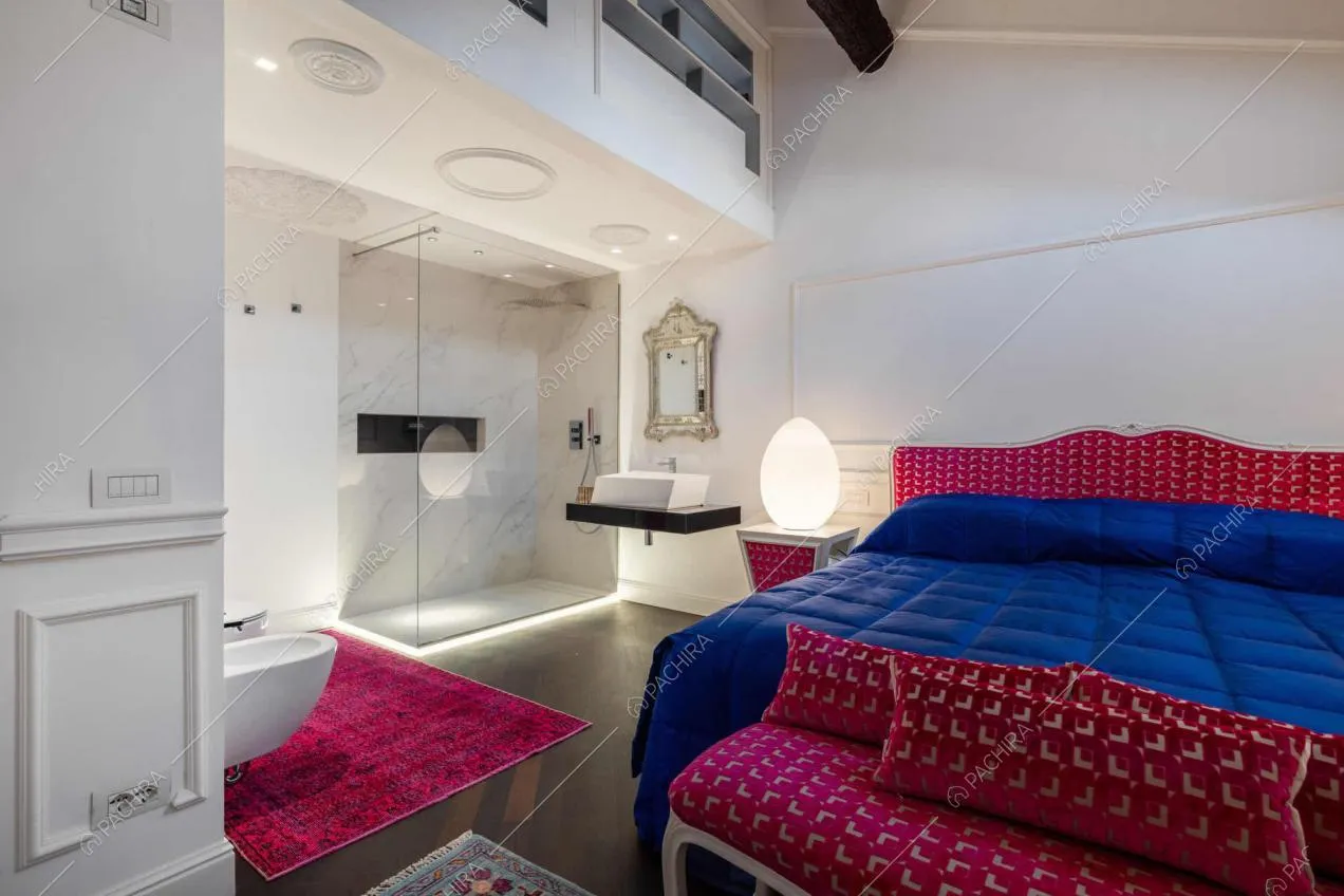 Camera da letto dell'appartamento Amazon, location in stile moderno a Novara
