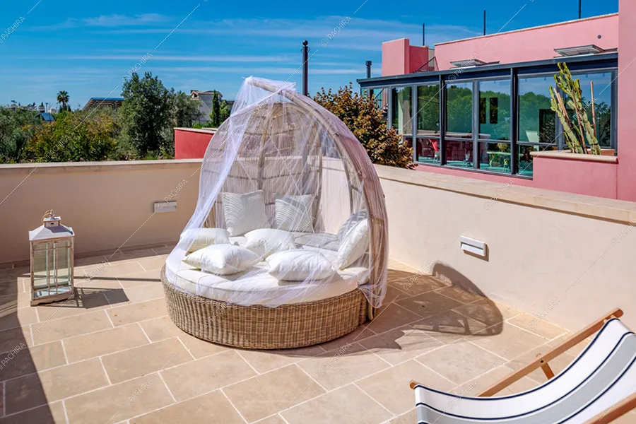 Terrazza della masseria Chinook, location in stile contemporaneo a Lecce
