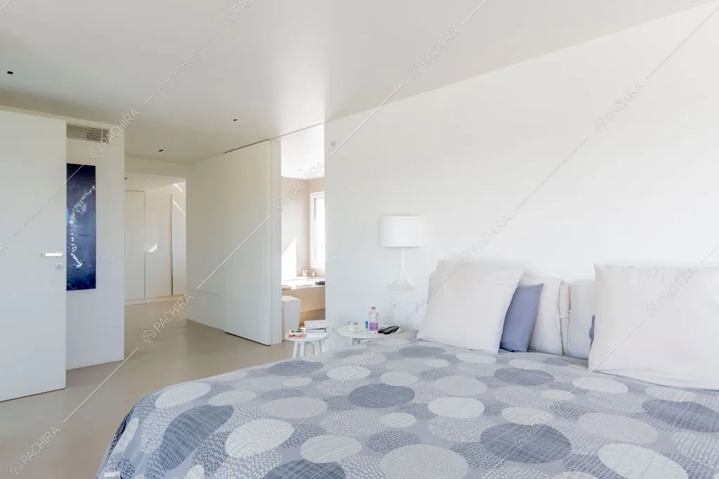 Camera da letto matrimoniale della villa Columbia, location in stile moderno a Como