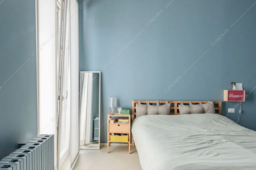 Letto matrimoniale nella camera dell'appartamento Papagayo, location in stile contemporaneo a Milano