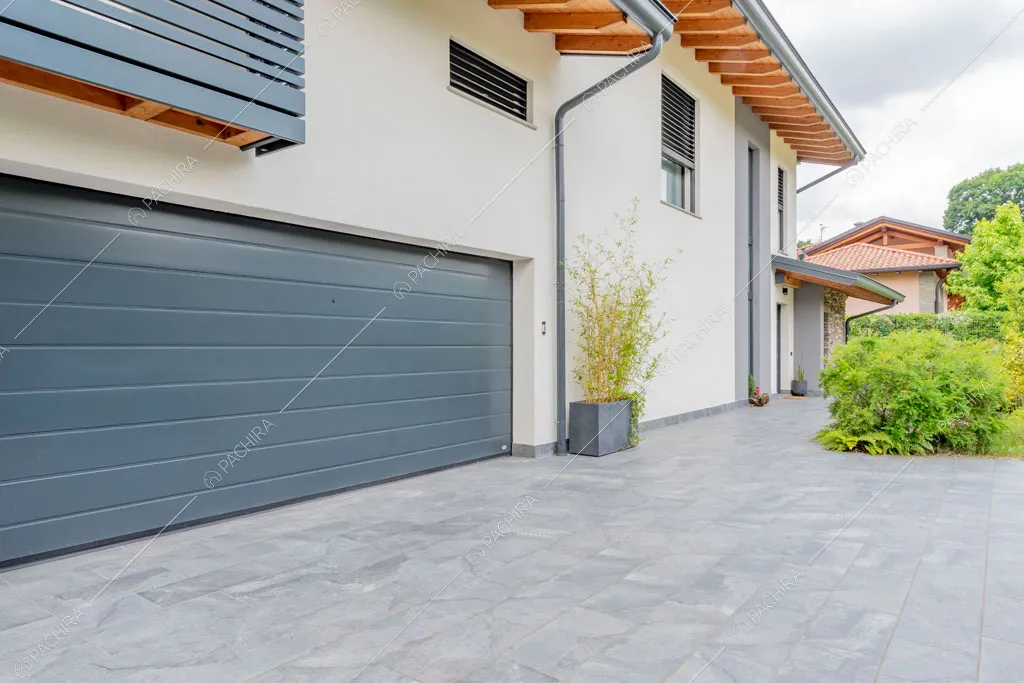 Garage della villa Galena, location in stile contemporaneo a Monza