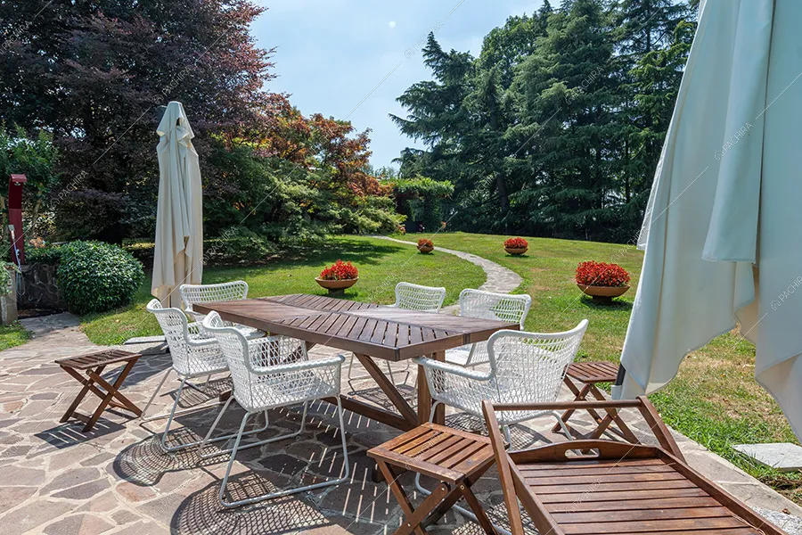 Giardino della villa Adige, location in stile contemporaneo a Monza
