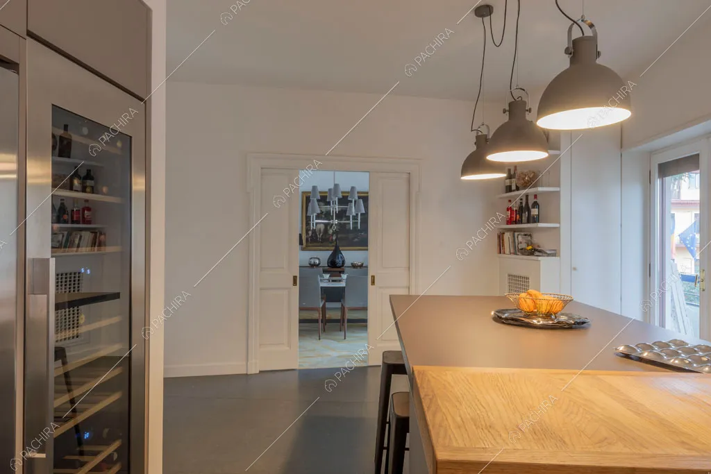 Cucina dell'appartamento Mizuna, location in stile contemporaneo a Roma