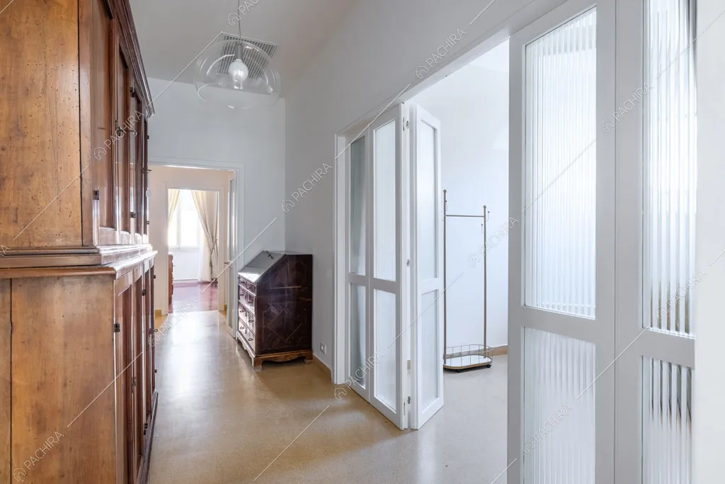Corridoio dell'appartamento Ural, location in stile moderno a Roma