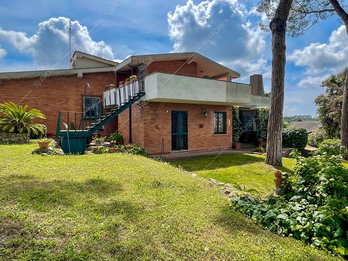 Esterni della villa Apatite, location in stile classico a Roma
