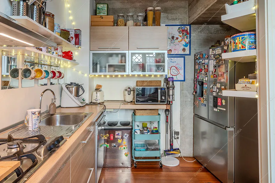 Cucina del loft Tocantis, location in stile moderno a Milano