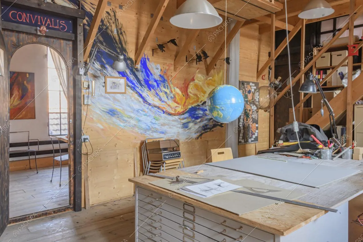 Pannello in legno decorato con disegno dipinto