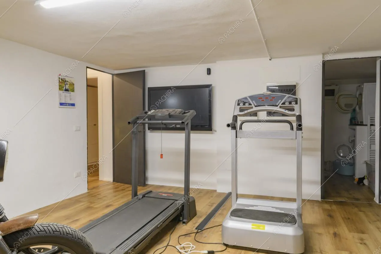 Tapis roulant, attrezzi da palestra e locale lavanderia
