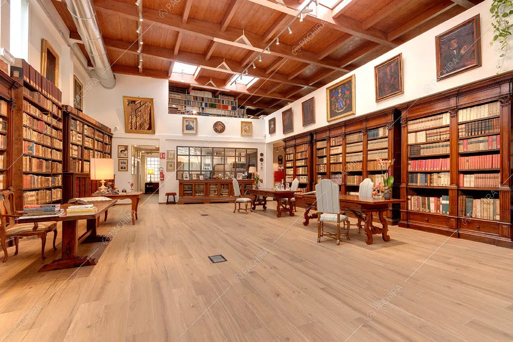 Soffitto a cassettoni con lucernari nella biblioteca dell'espositivo Agarico, location in stile contemporaneo a Firenze