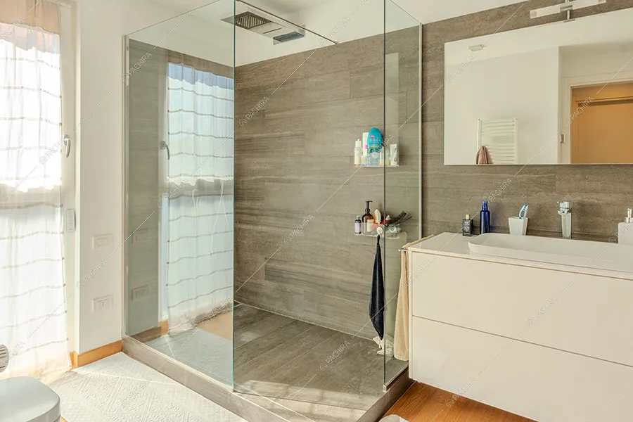 Bagno dell'appartamento Vardar, location in stile classico a Milano