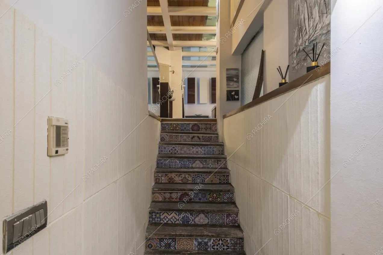 Scala interna decorata con cementine