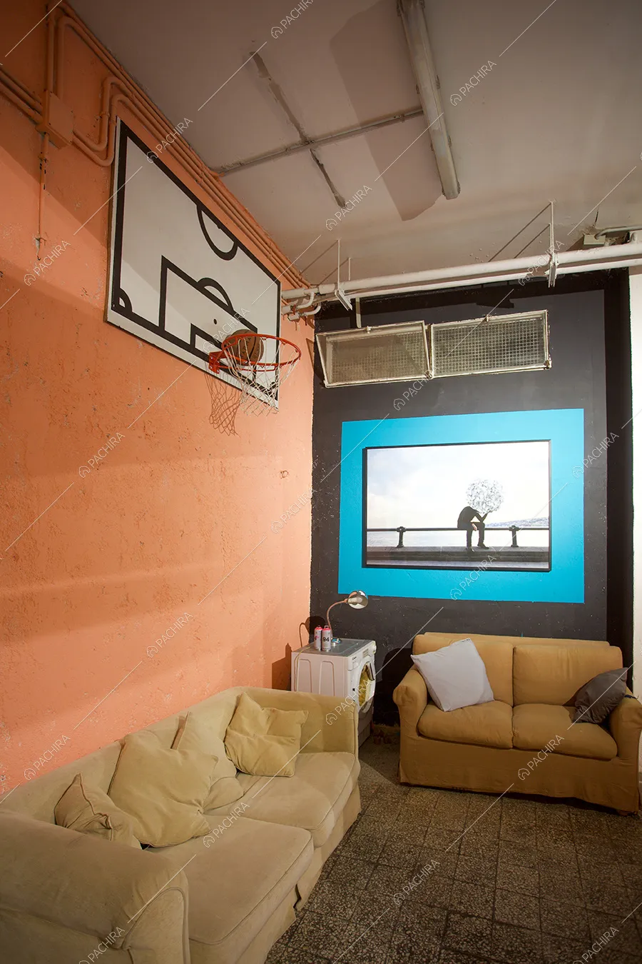 Salotto dello spazio espositivo Paranà, location in stile minimal a Roma