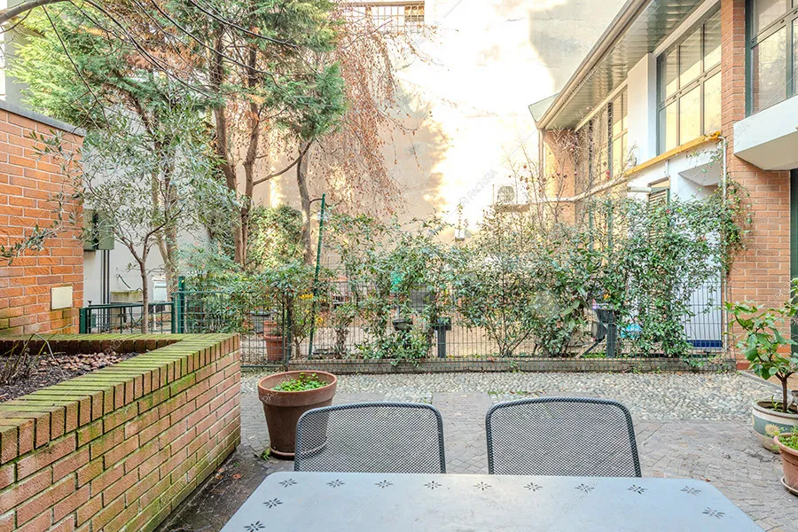 Cortile del loft Kiku, location in stile moderno a Milano