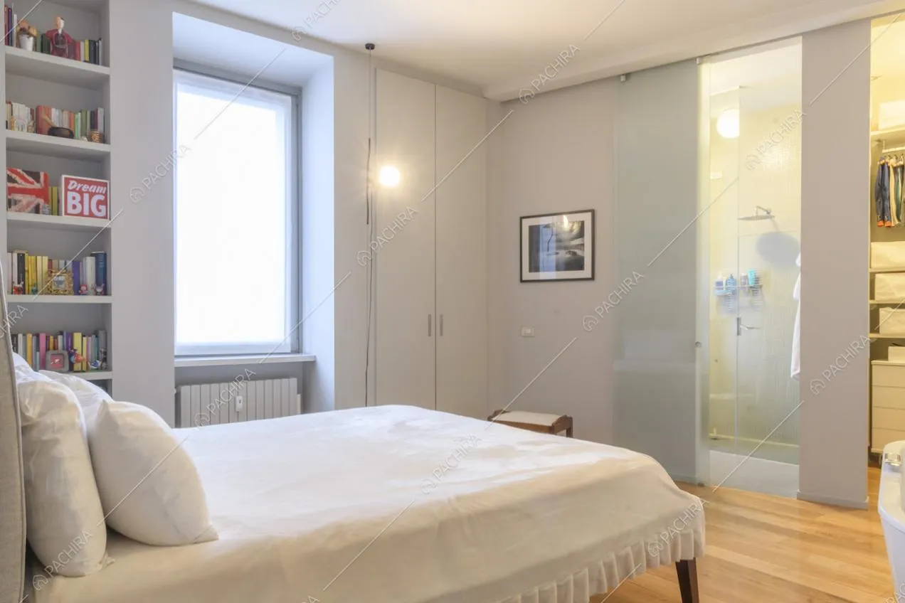 Camera da letto con vetrata e bagno privato