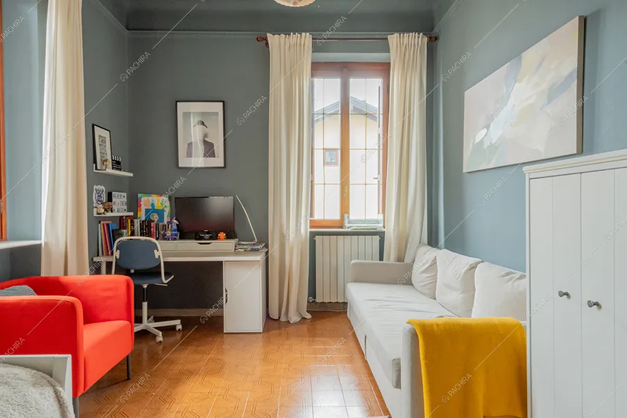 Camera da letto della villa Vinson, location in stile moderno a Milano