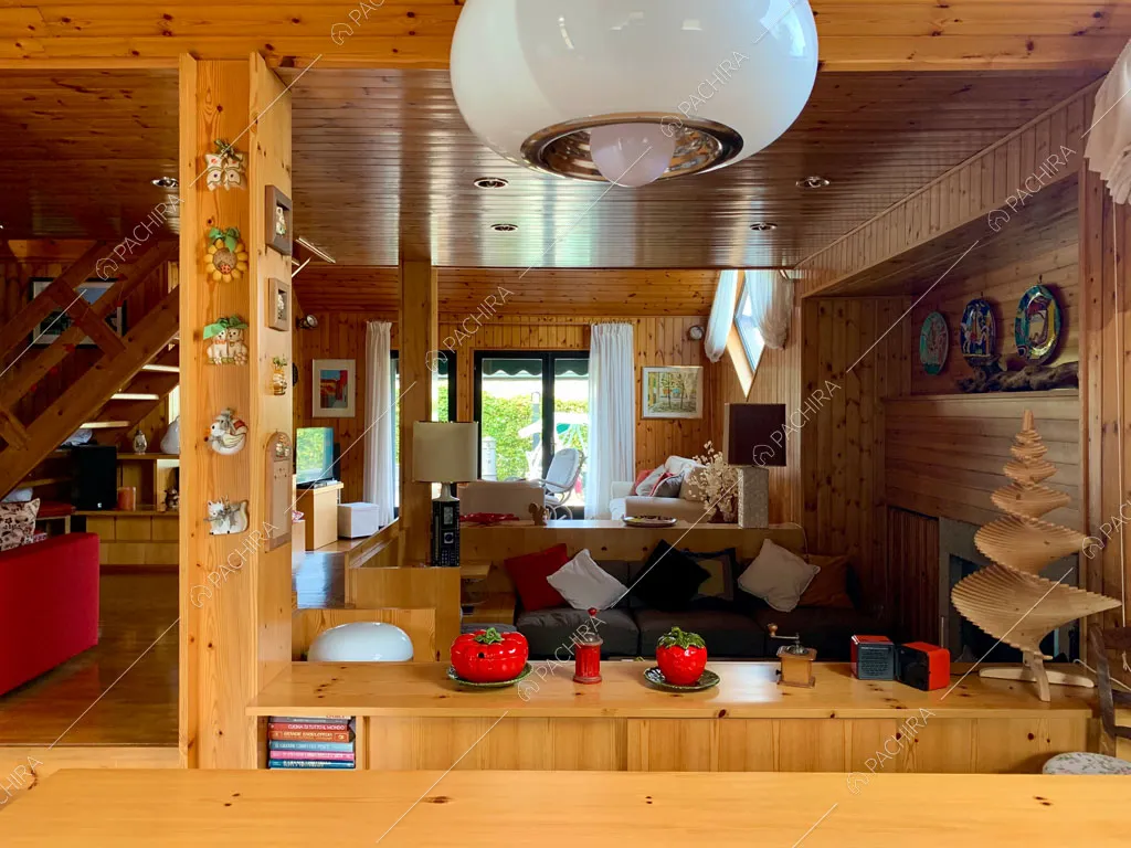 Zona living dello chalet Bulbine, location in stile moderno a Belluno
