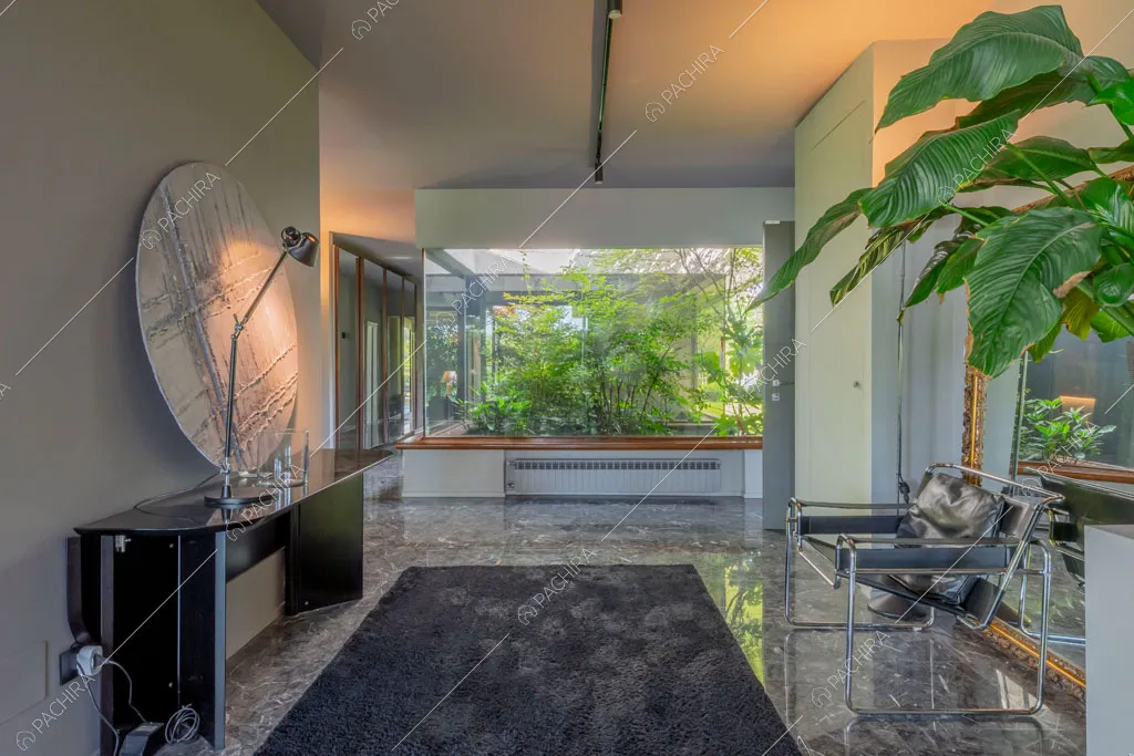 Zona living della villa Biotite, location in stile moderno a Verona