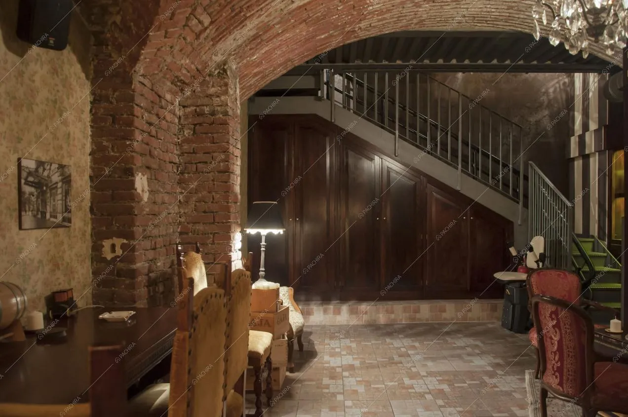 Livello inferiore con soffitto a volta con mattoni a vista