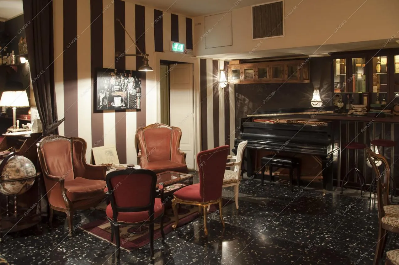 Poltroncine, pianoforte nero