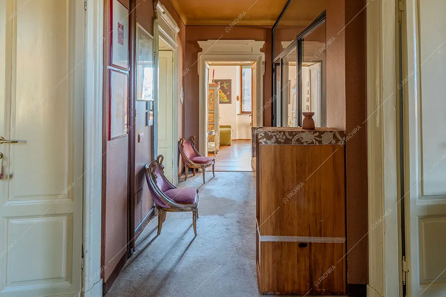 Corridoio della villa Nitra, location in stile vintage a Milano