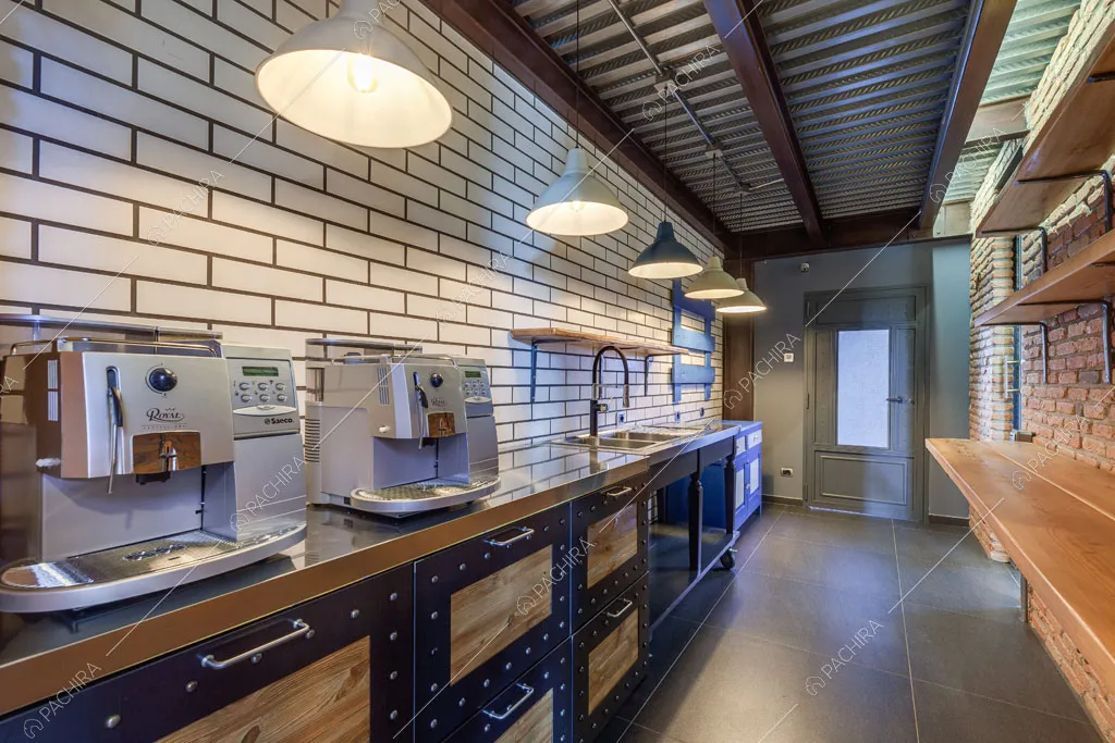 Cucina del loft Argan, location in stile industriale a Roma