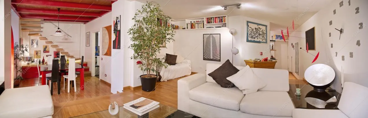 Panoramica su zona cucina e soggiorno