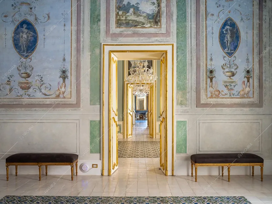 Corridoio della dimora storica Papiro, location in stile classico a Siracusa