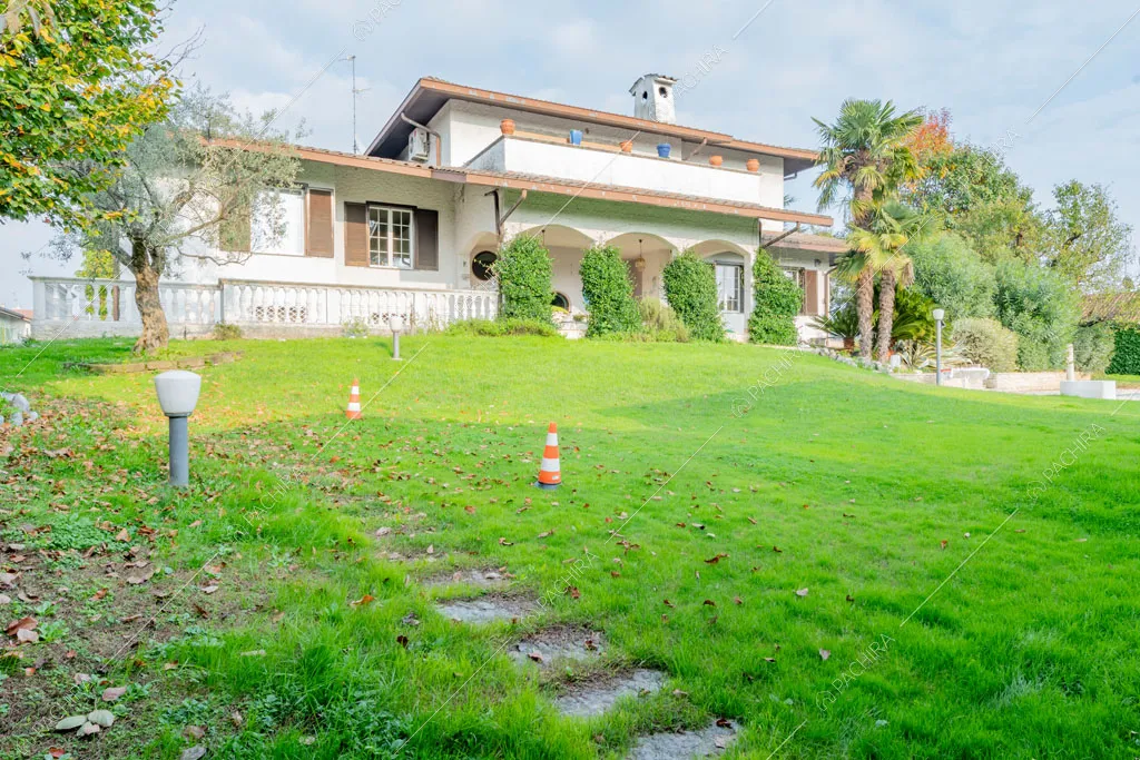 Giardino della villa Ararat, location in stile classico a Milano