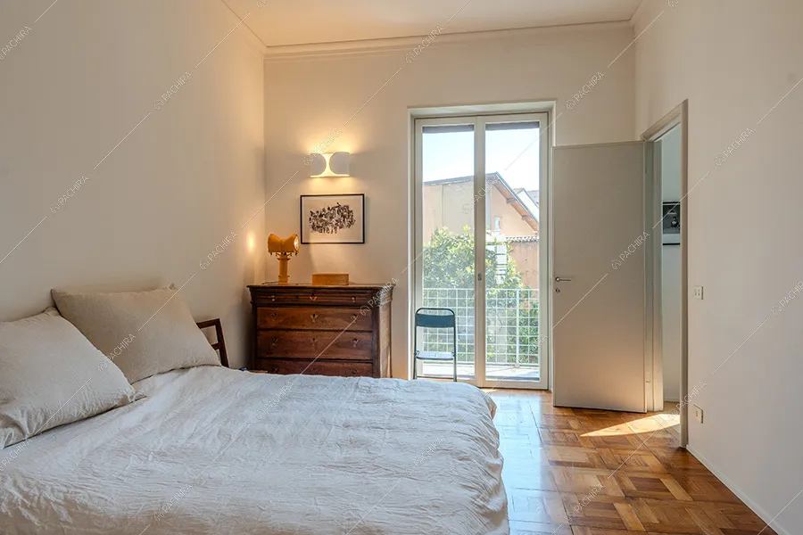 Camera da letto dell'appartamento moderno Coleo, location per shooting a Milano
