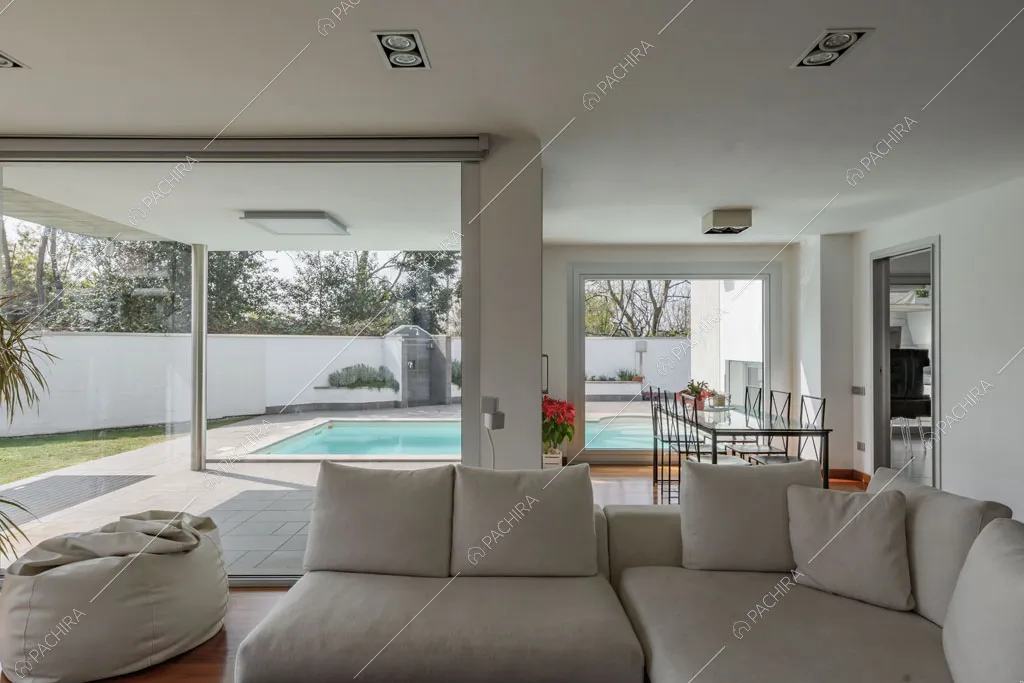 Zona living della villa Lilium, location in stile moderno in Provincia di Milano