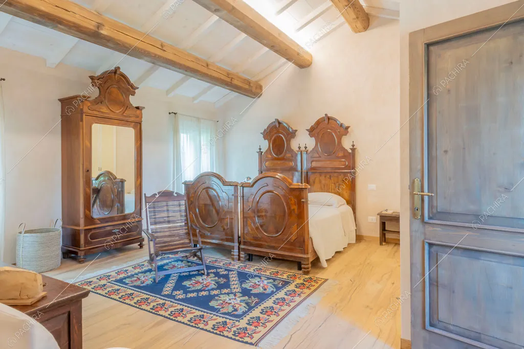 Camera da letto della villa Missouri, location in stile rustico a Mantova