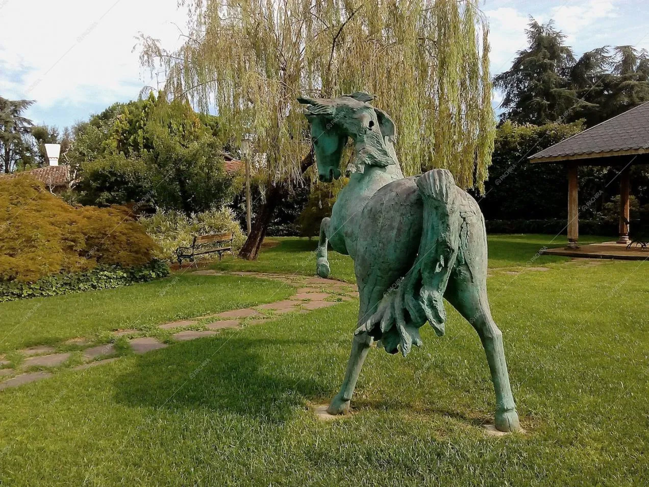 Bronzo di cavallo nel parco