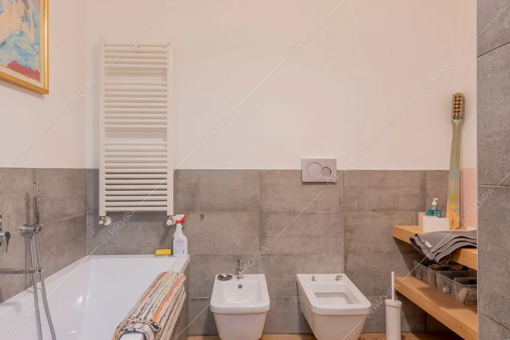 Bagno dell'appartamento Mungo, location in stile contemporaneo a Milano