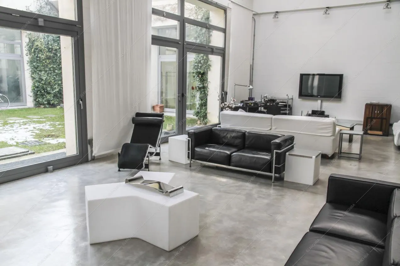 Zona living divisa in due ambienti