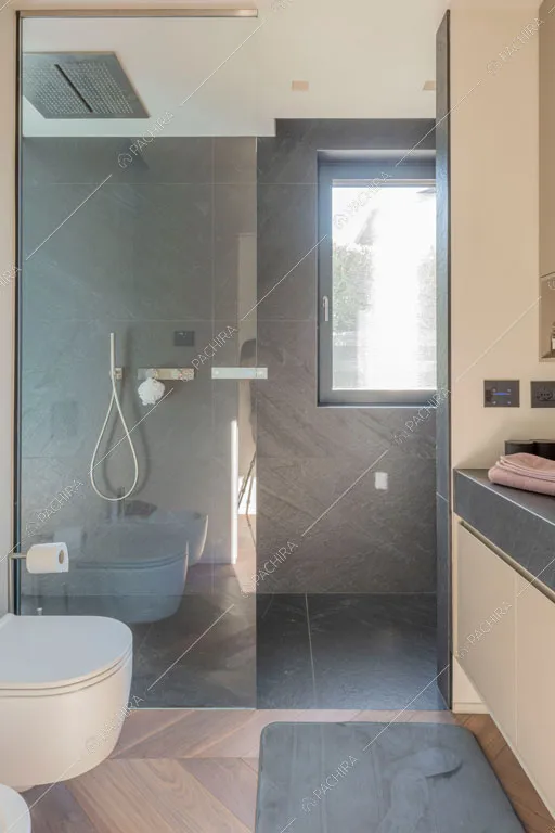 Bagno della villa Warta, location in stile contemporaneo a Monza