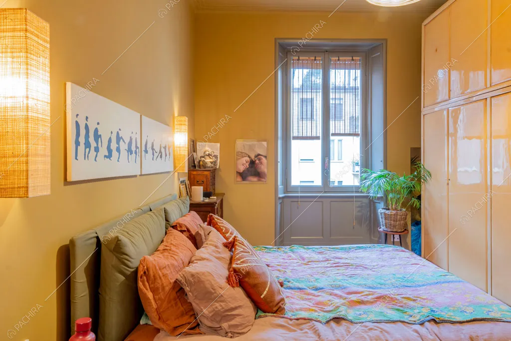 Camera da letto dell'appartamento Indo, location in stile contemporaneo a Milano