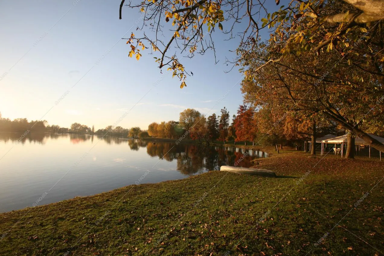 Suggestiva vista sul lago