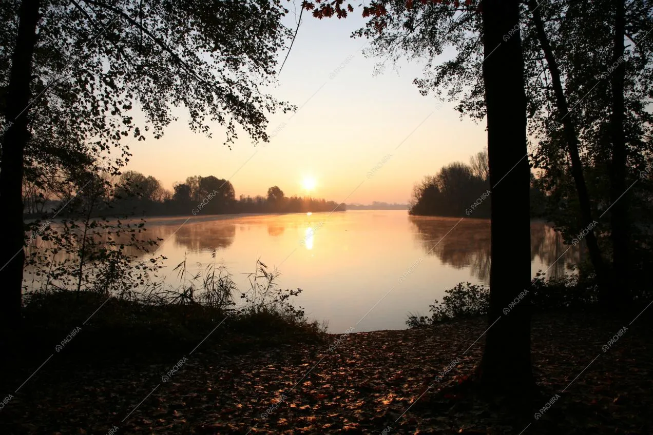 Visuale sul lago al tramonto