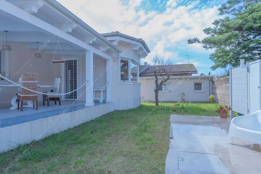 Veranda della villa Colchito, location in stile contemporaneo a Roma