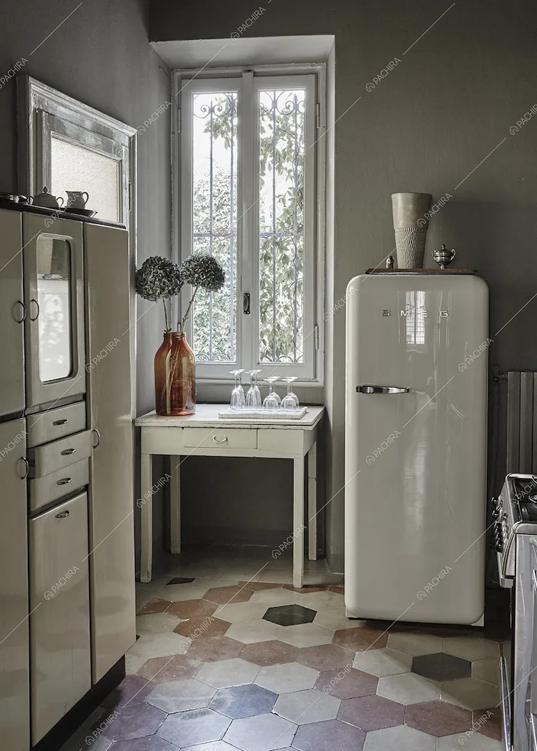 Cucina con mobili in stile vecchia Milano