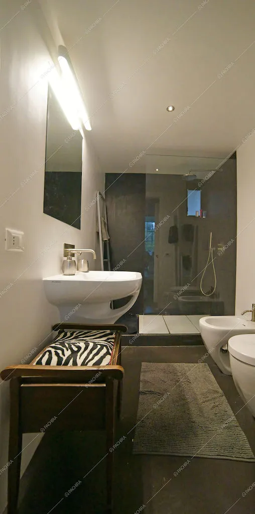 Bagno con doccia